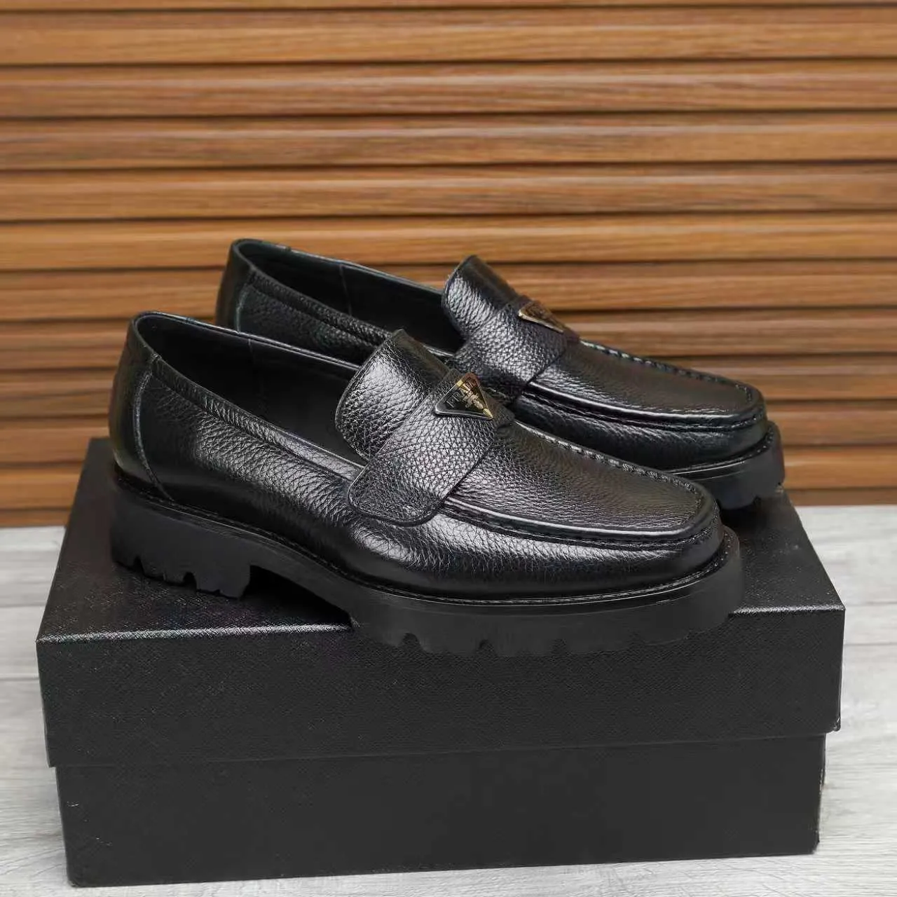 Men's shoes 💰540 💰💰🎩🎩【Prada】Counter 1:1⬆️original reproduction, absolute quality🆗original outsole, high-quality imported rubber, wear-resistant and non-slip, never degummed, upper material: imported first-layer cowhide➕anti-slip foam outsole, official website material, inner material: water-dyed leather lining, 6 colors available! Code number 38-45